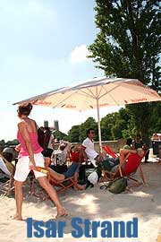 Der Kulturstrand der urbanauten auf dem Isarbalkon an der Corneliusbrücke von onntag, 23.5. bis zum Sonntag, 22.8.2010 (Foto. Martin Schmitz)
